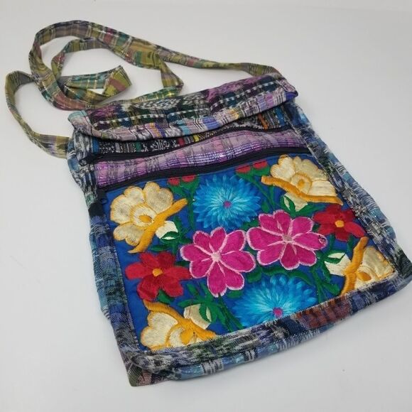 Beautiful floral embroidered crossbody bag. - Picture 14 of 14